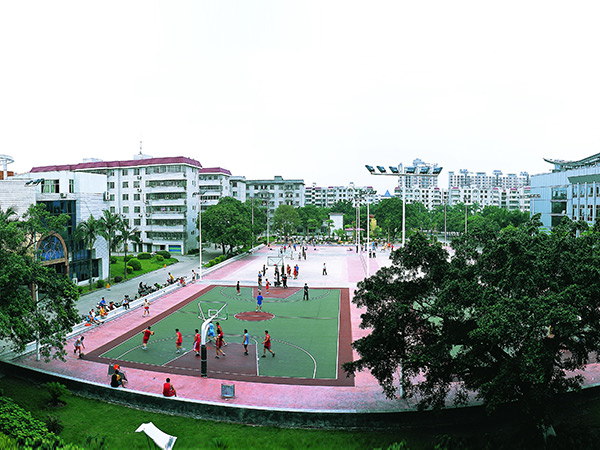 体育广场：玉柴职工运动、健身的场所，有塑胶篮球场、气排球场，玉柴文化中心等。